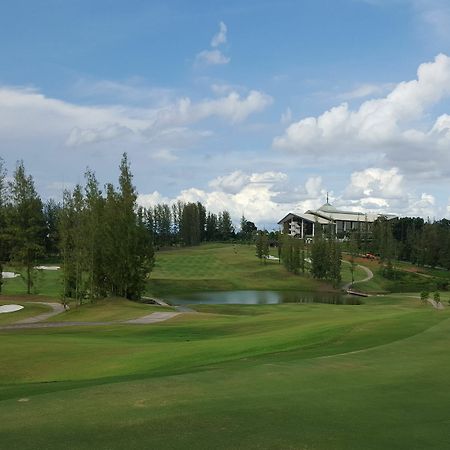 Austin Heights Golf & Hotel Resort Johor Bahru Exterior photo